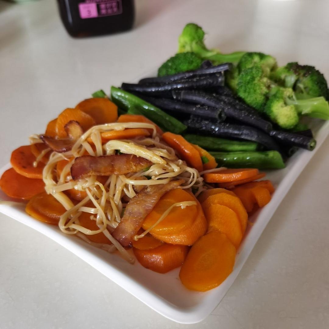 胡萝卜炒金针菇