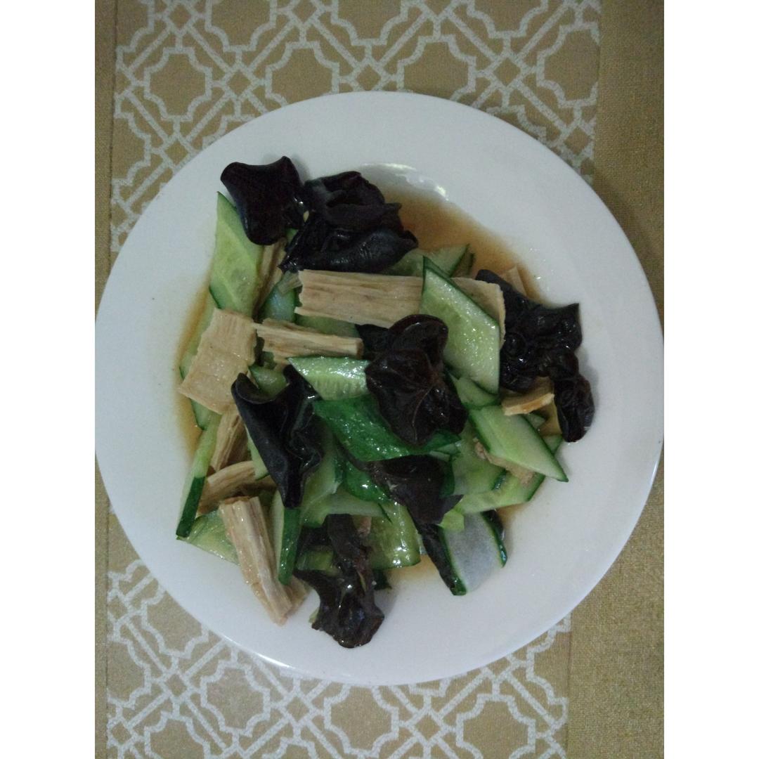 腐竹木耳黄瓜炒