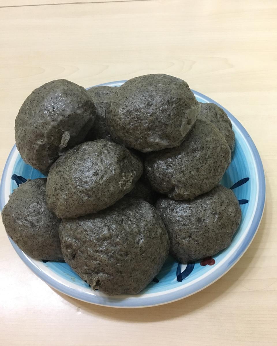 刀切馒头 #晚餐2018年11月24日#黑芝麻馒头,揉面的时候满满的芝麻香