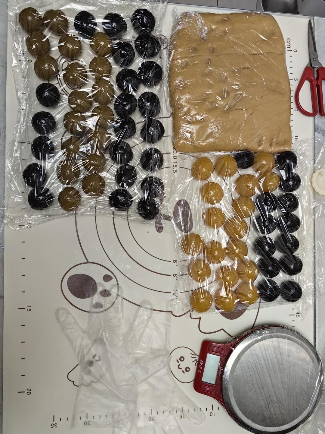 广式月饼—蛋黄莲蓉月饼