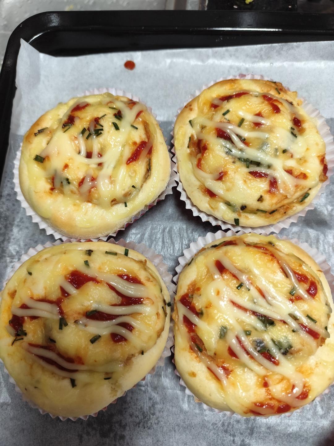 沙拉肉松面包🧀🍅🥗