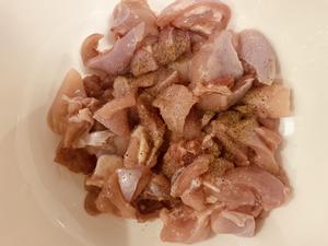 咖喱土豆鸡肉饭简餐的做法 步骤2
