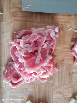 肉炒西葫芦和小虾米的做法 步骤4