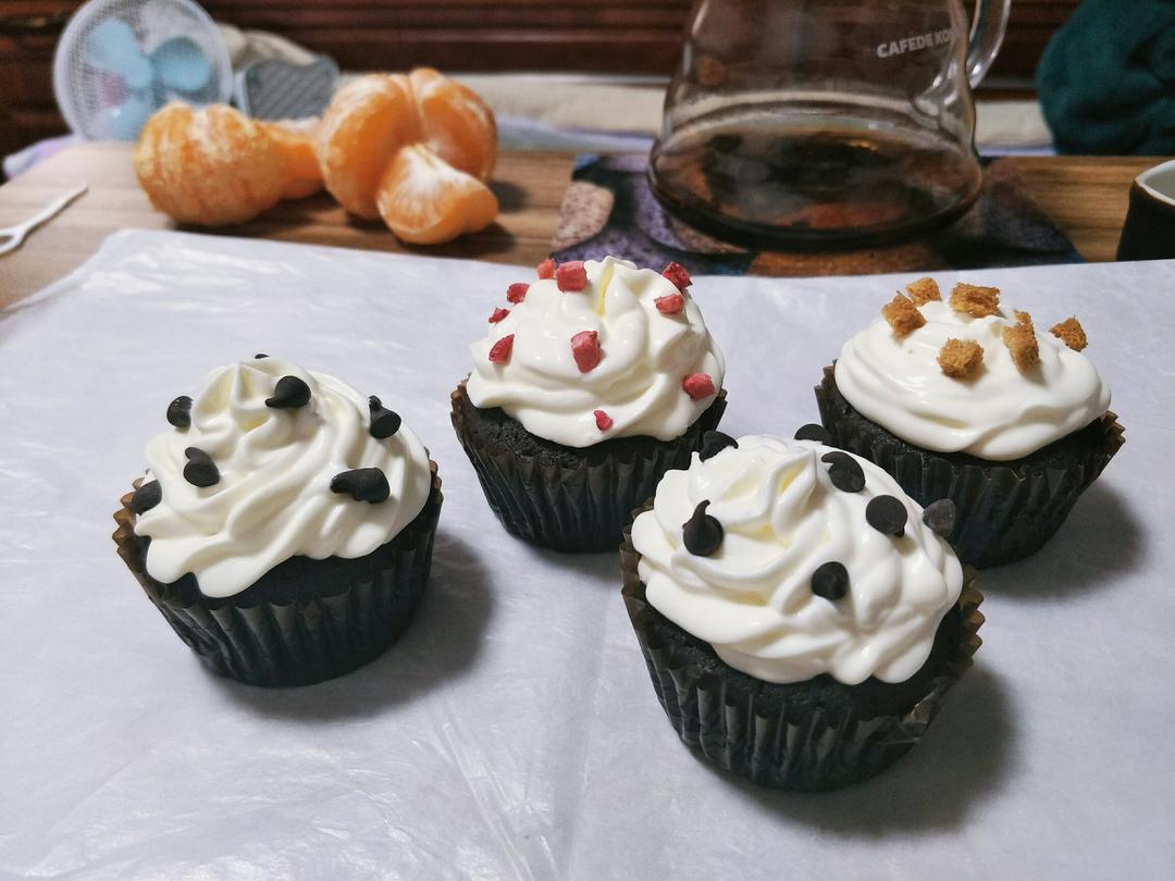 古典巧克力cupcake配马斯卡彭奶油霜