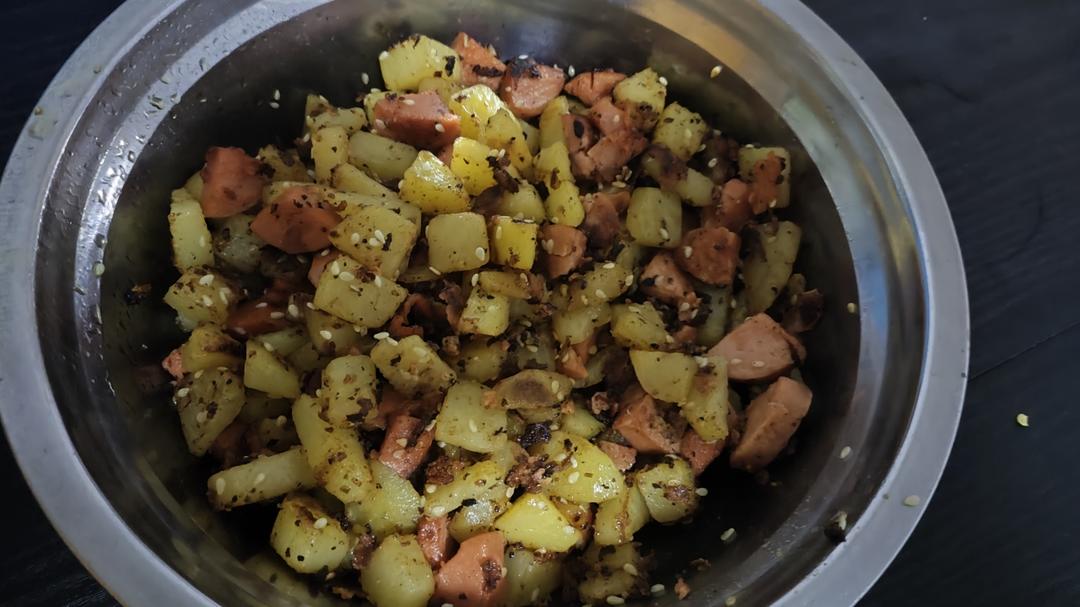 巨好吃的孜然火腿土豆丁