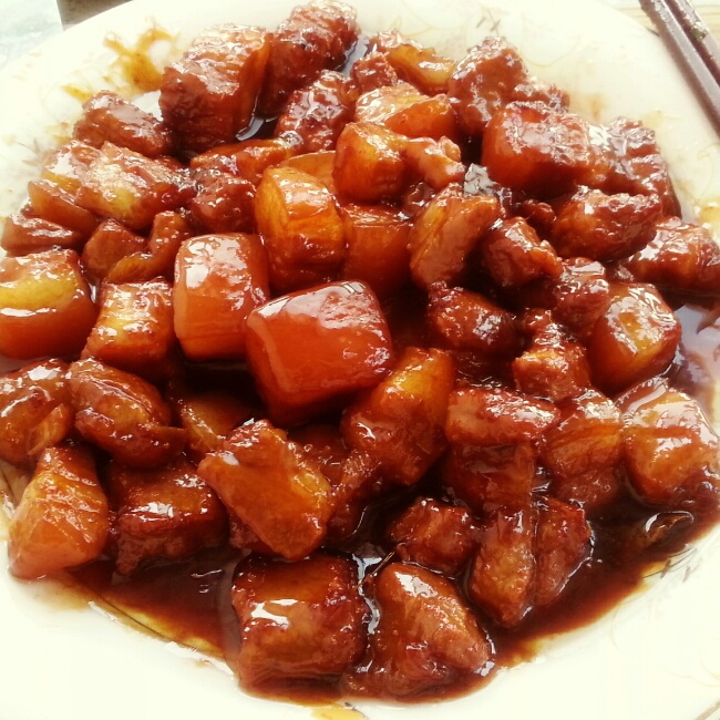 吃着碗里望着锅里的红烧肉