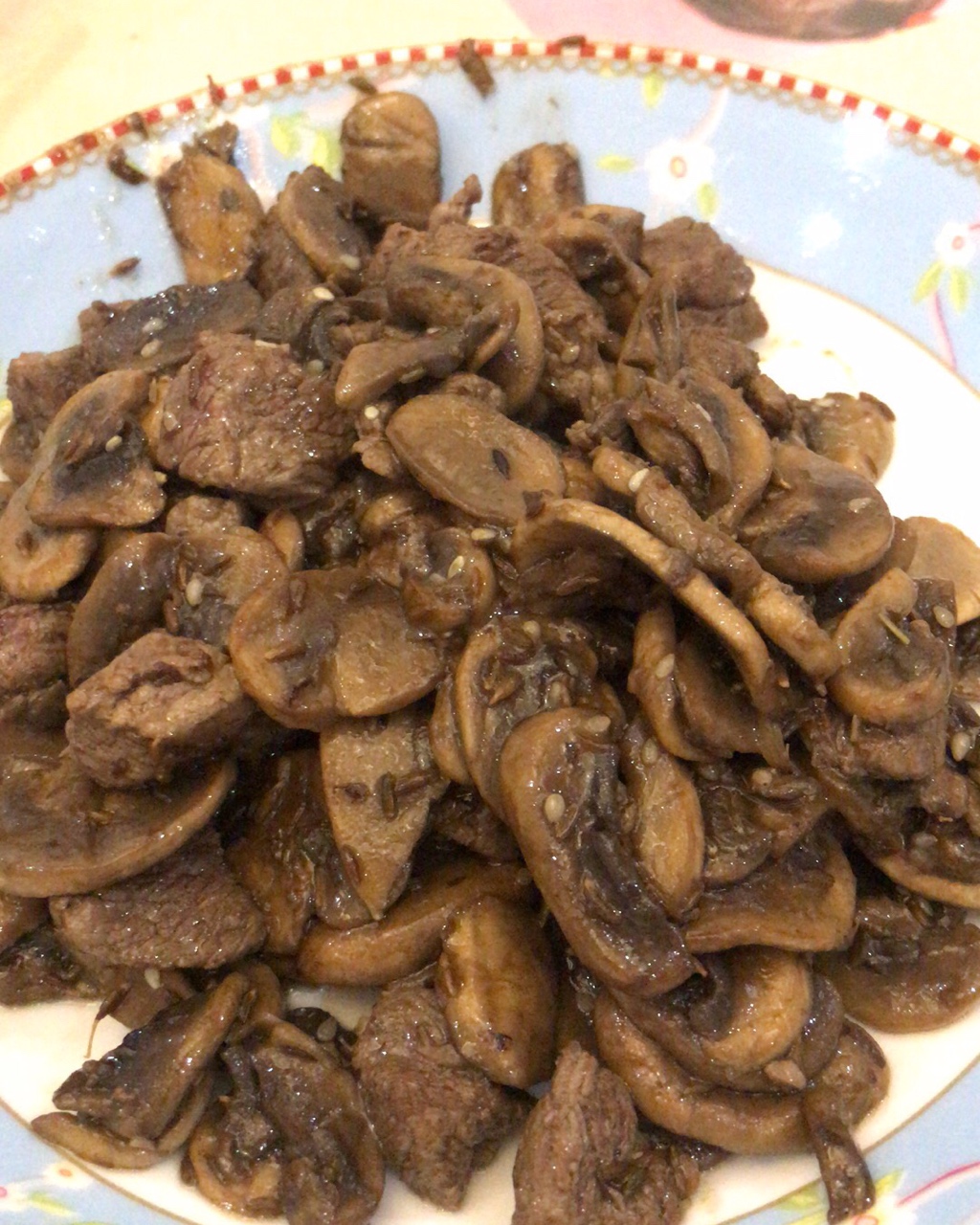 牛肉粒炒蘑菇