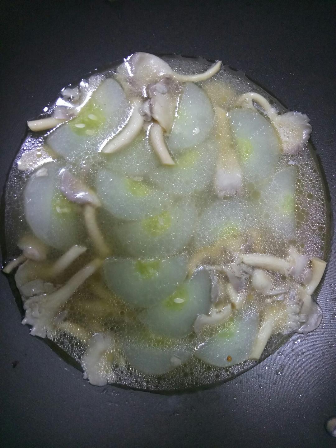 a_april做的平菇黄瓜汤