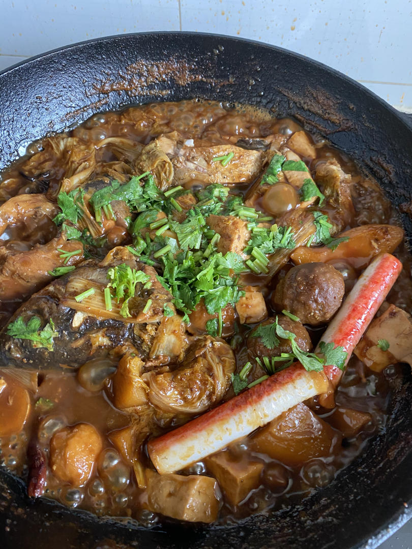 铁锅炖鱼配饼子