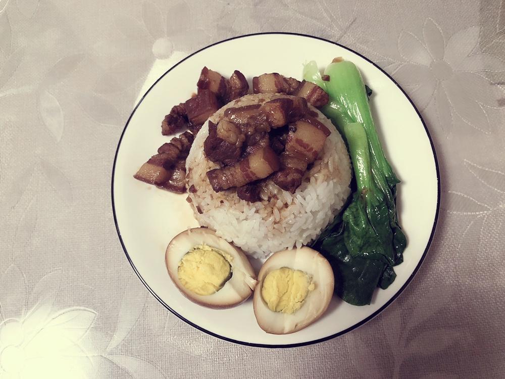 洋葱酥卤肉饭