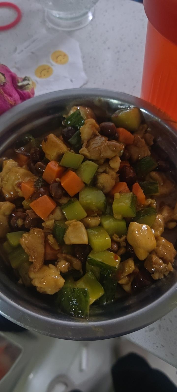 家常快手宫保鸡丁，小朋友也能吃的微辣版，小白也能复刻95%形似，90%味道！