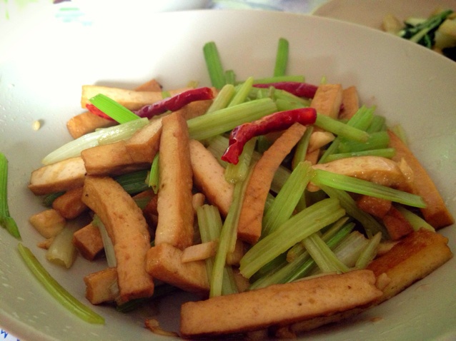 小芹菜炒香干