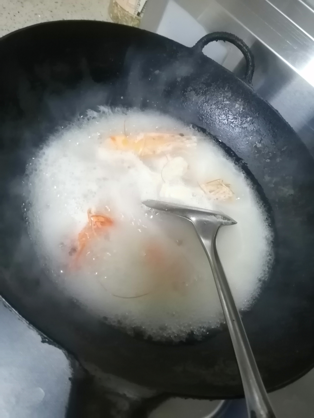 大海虾煮方便面的做法 步骤5