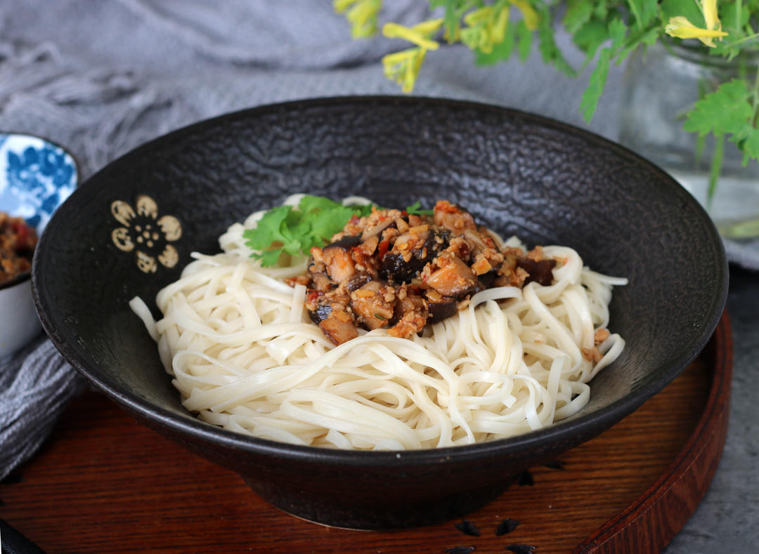 肉沫香菇酱拌面