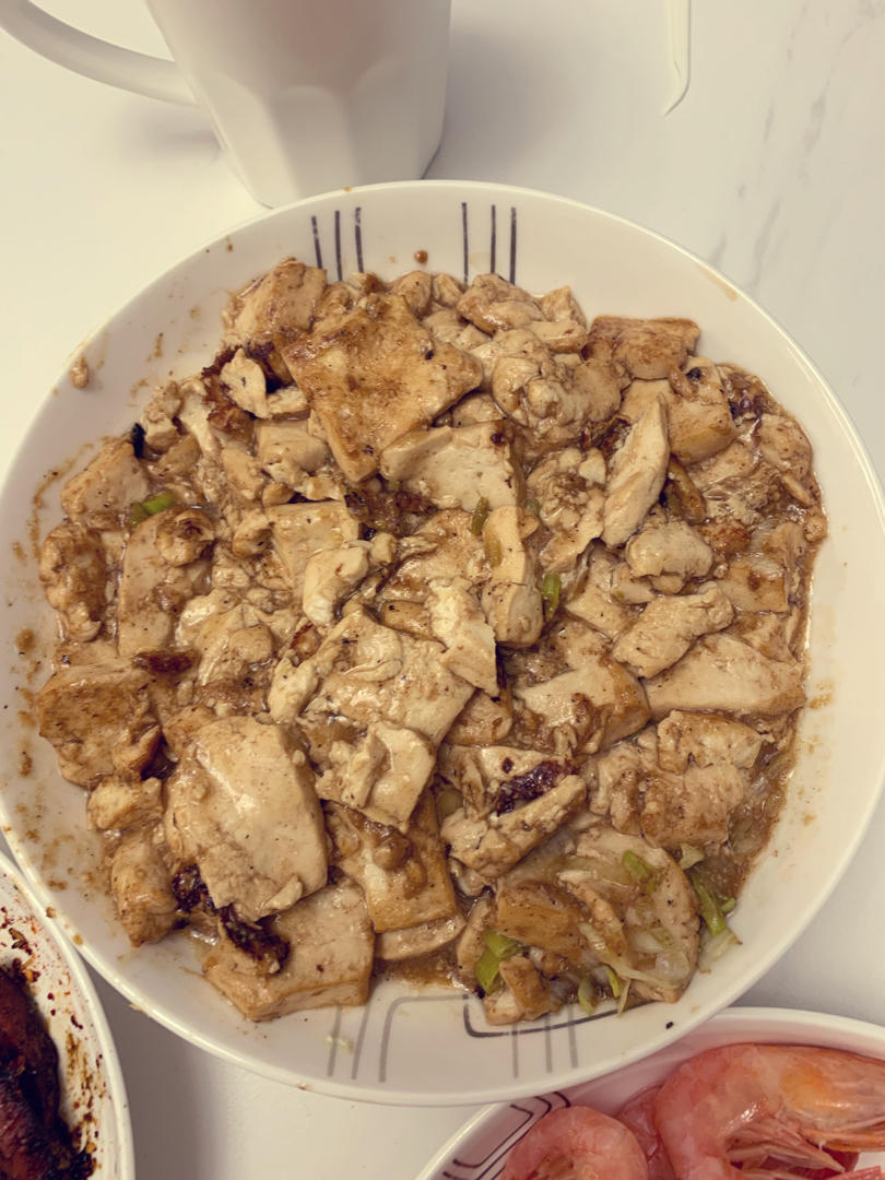 不放肉也超下饭的葱焖豆腐