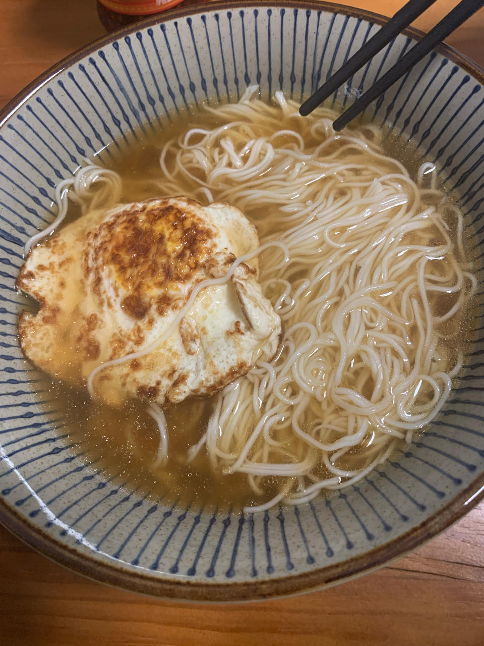 荷包蛋清汤面