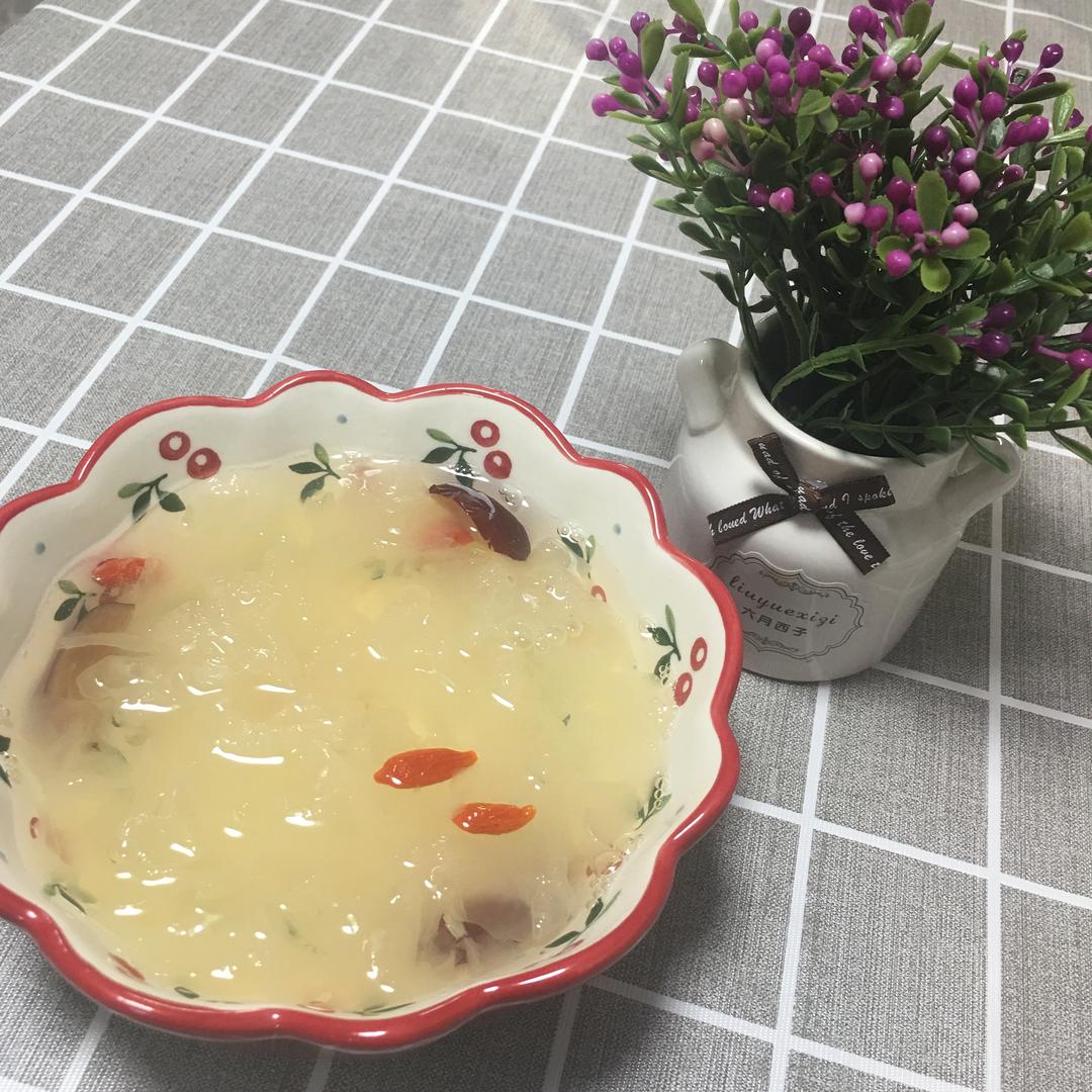 银耳红枣枸杞汤（电饭锅版）的做法