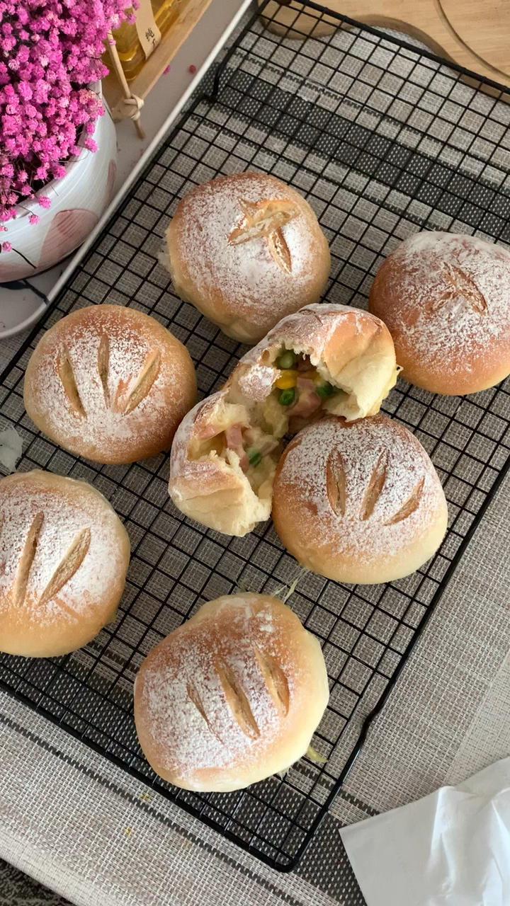 (超好吃的咸口面包）爆浆培根芝士面包