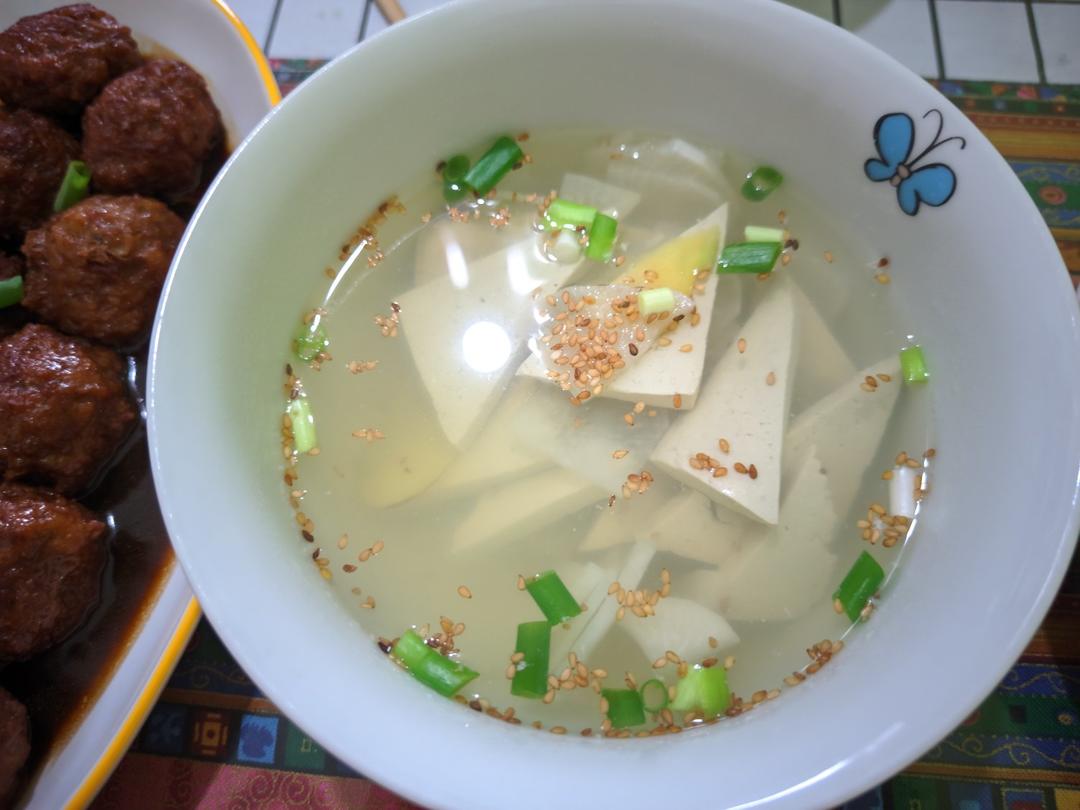 白萝卜豆腐汤