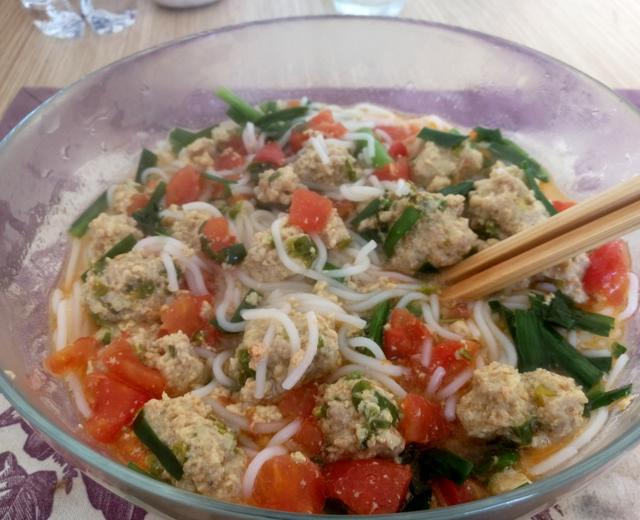 番茄肉圆子汤/米线的做法