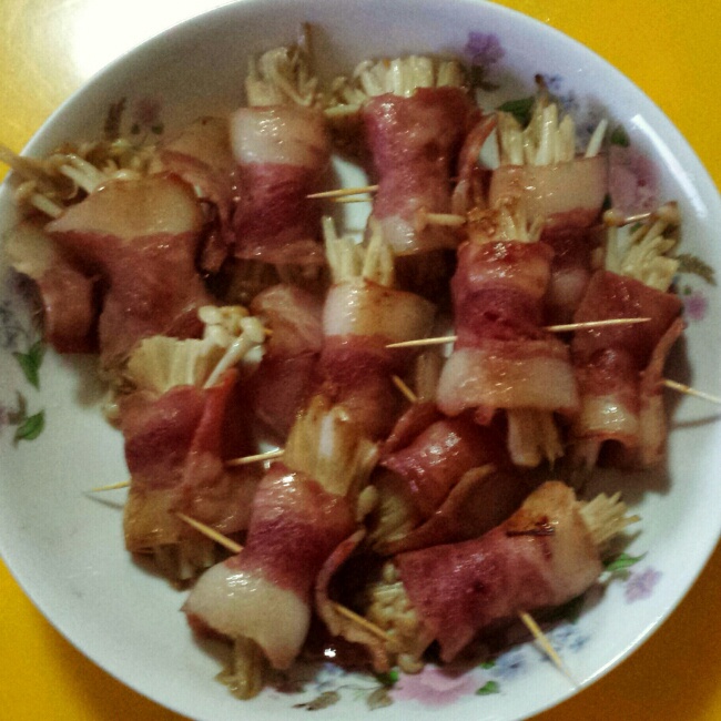 香煎培根金针菇卷