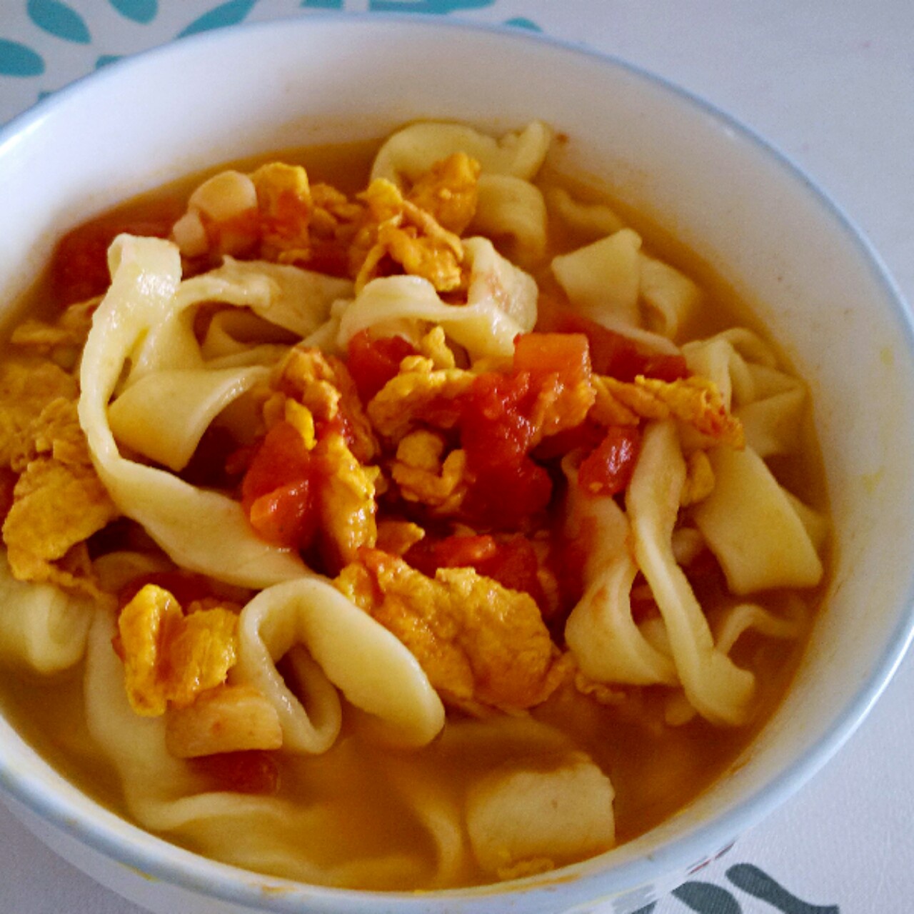 江中雪人做的番茄鸡蛋手擀面