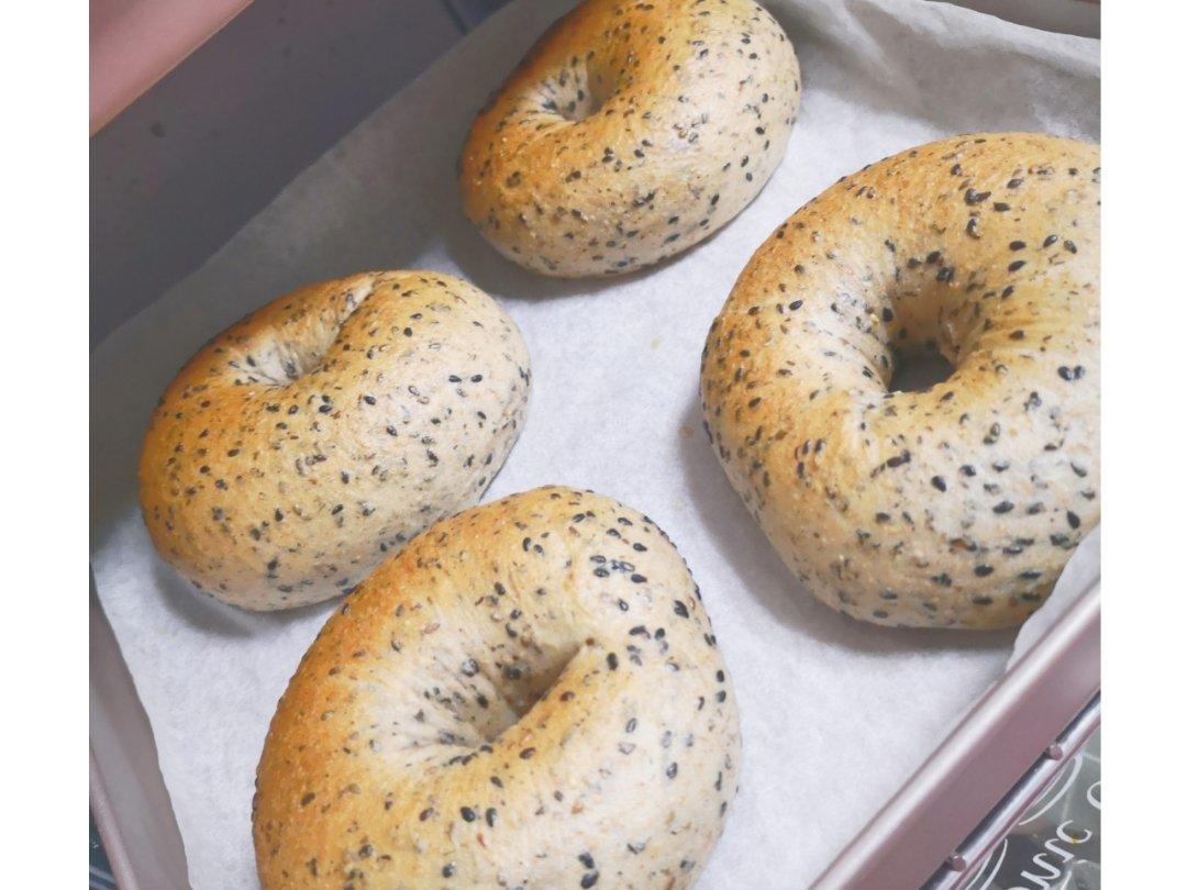 无油低糖的健康主食面包：芝麻贝果