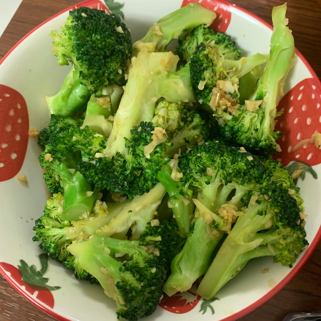 好吃到爆的耗油蒜蓉西兰花(从不修图，喜欢请关注)