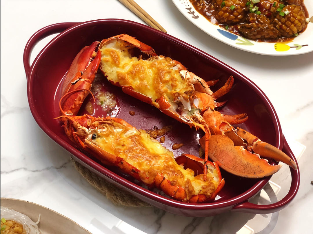 特肥的俩娃妈做的蒜蓉芝士焗波士顿龙虾