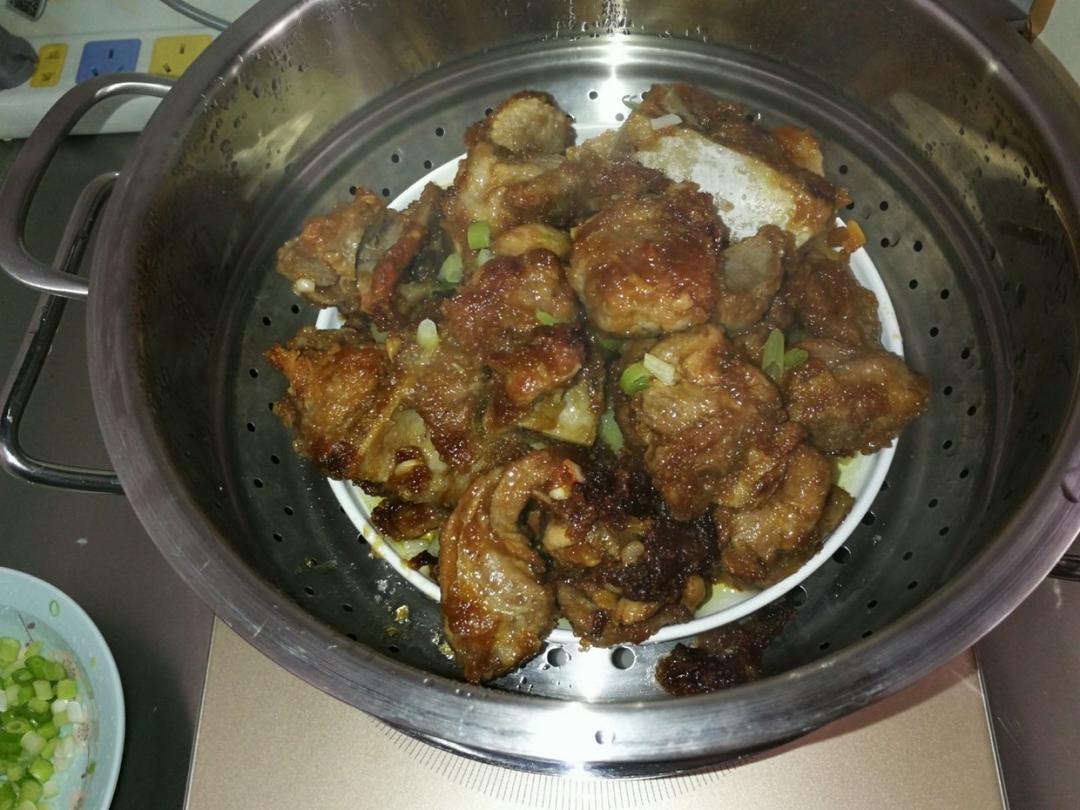 香酥排骨蒸土豆