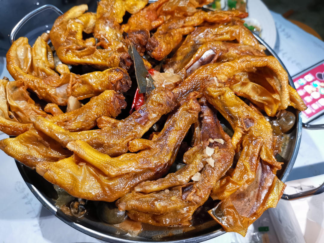 鸭脚（带皮）田螺煲