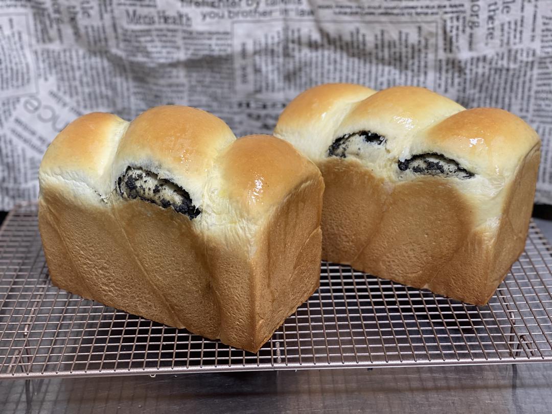 黑芝麻奶酥吐司