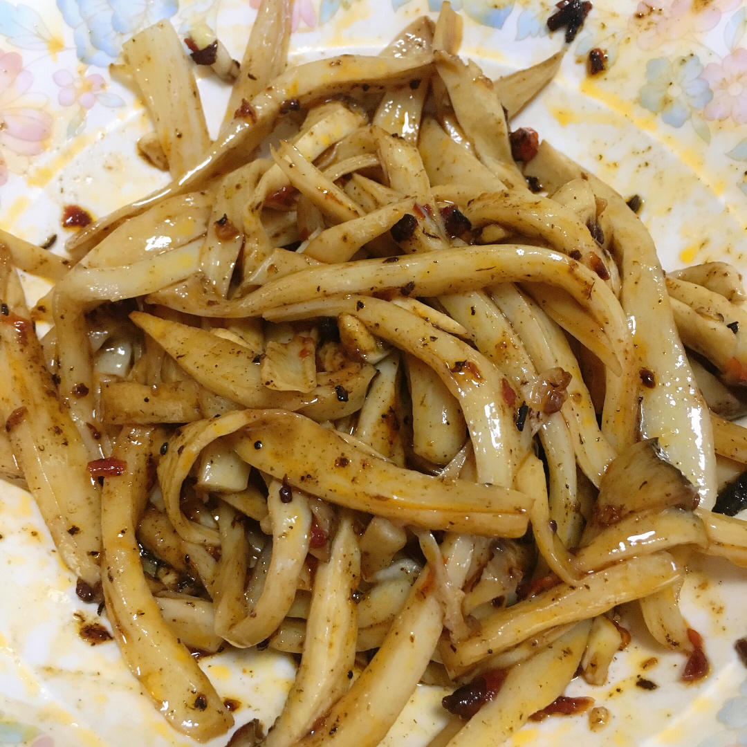 惊艳又开胃：凉拌手撕杏鲍菇（鸡腿菇）