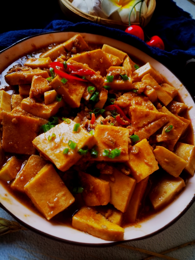 红烧豆腐，用勺子舀一勺,豆腐和猪肉末都有了,拌上米饭一大口的满足感的做法 步骤9