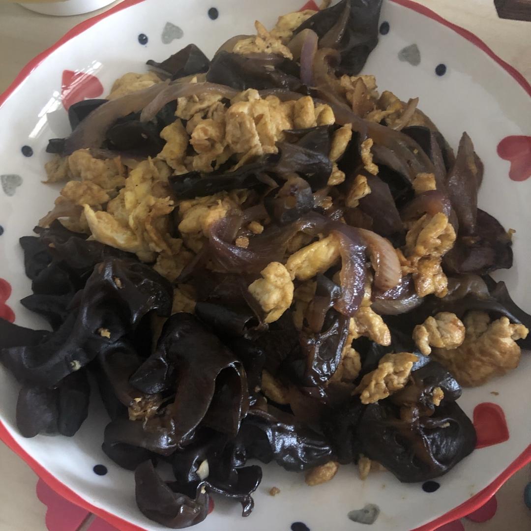 木耳炒鸡蛋 Wood ear Mushrooms with Egg