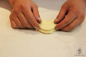 香软酥松的椰蓉面包的做法 步骤10