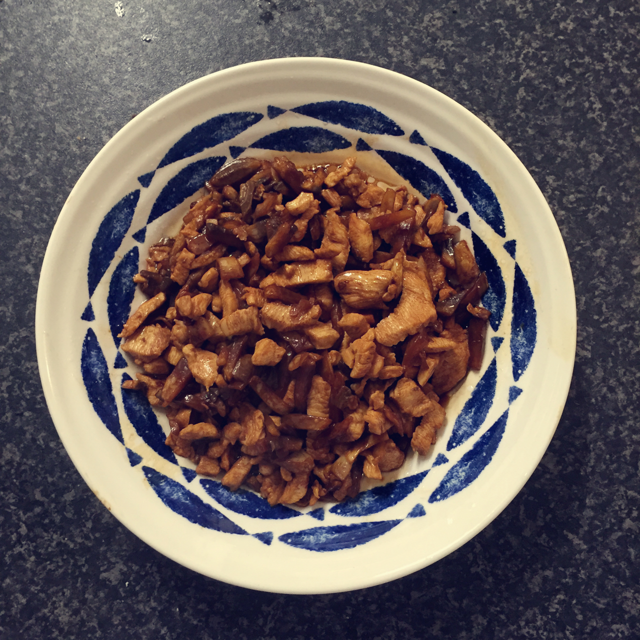 蘑菇炖鸡肉