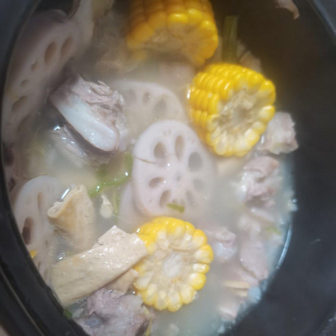 玉米排骨汤