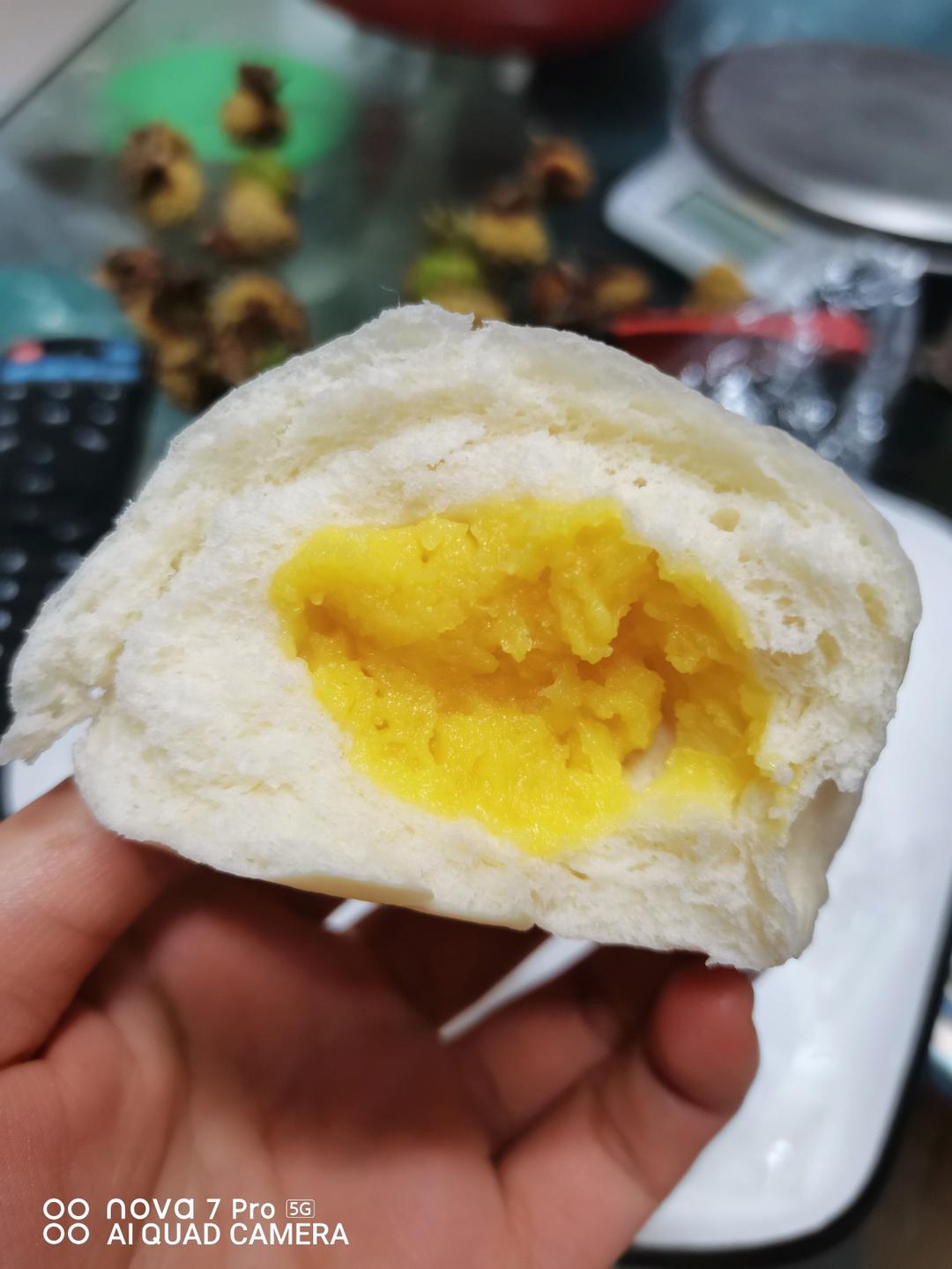 松软香甜的奶黄包，很快就可以搞定。