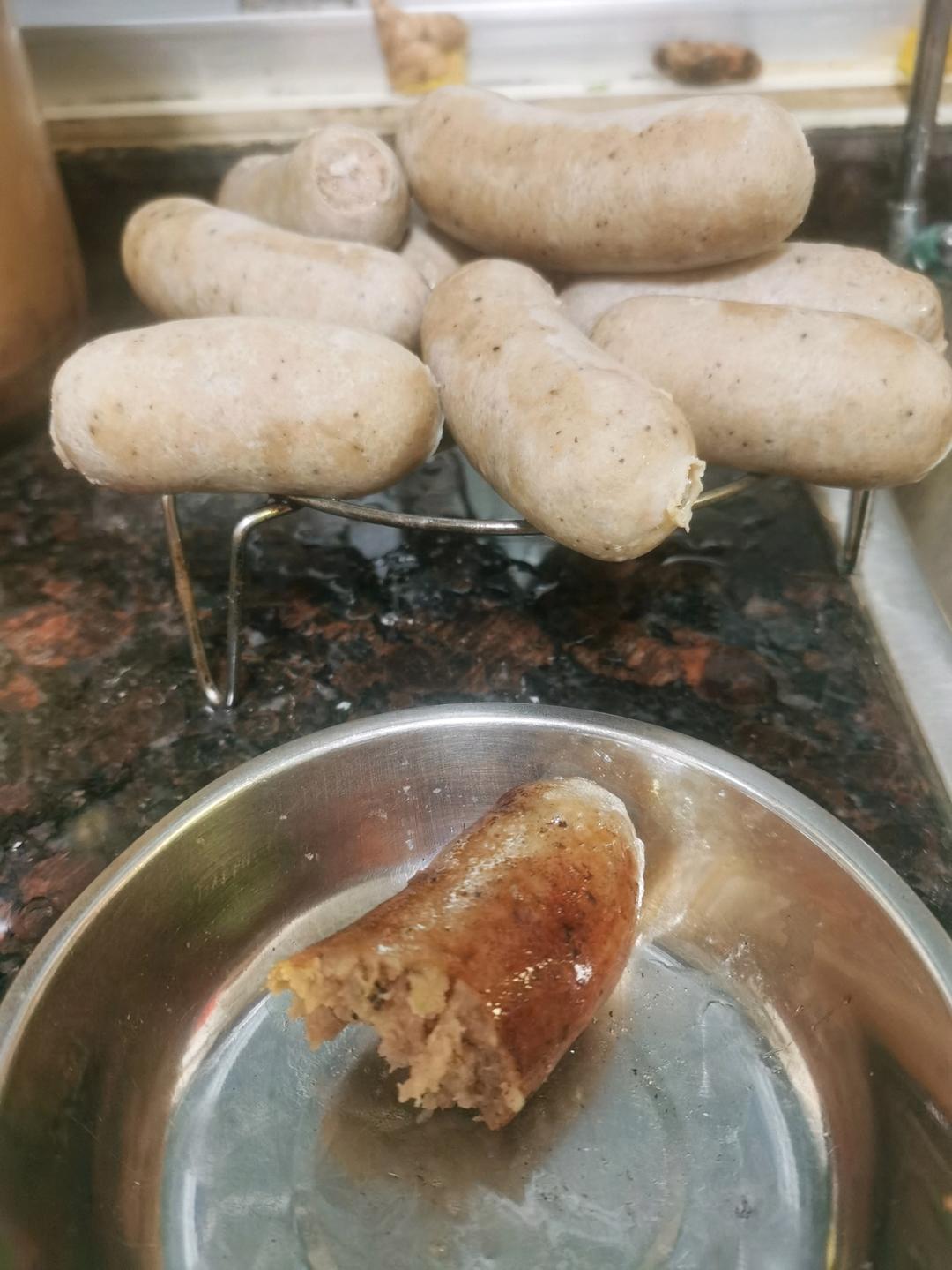 实验多次味道终于满意了～黑椒脆皮烤肠