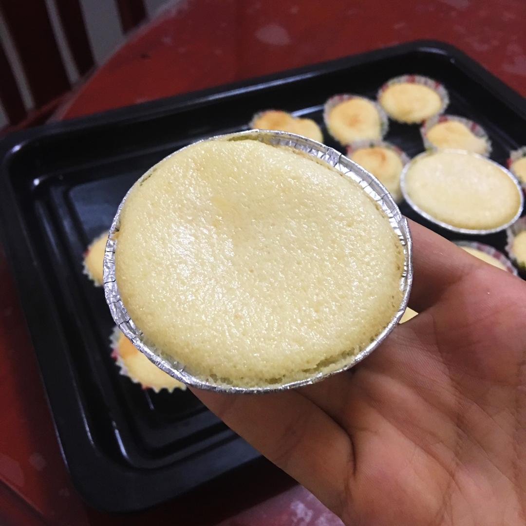 戚风杯子蛋糕^_^不开裂不回缩喔～