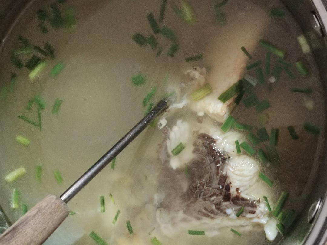鱼尾豆腐汤