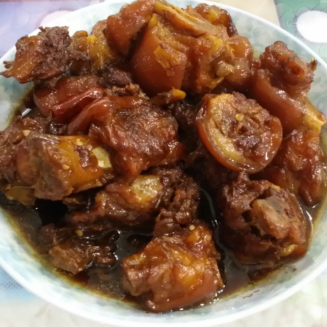 美味的家常菜：红烧猪蹄