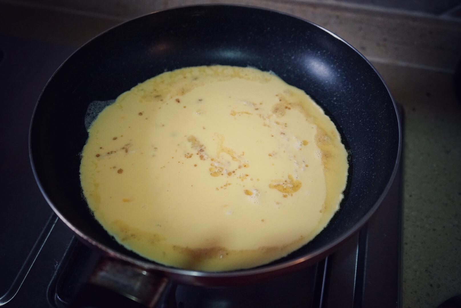 萨拉米干酪红茶奶酥配美式炒蛋的做法 步骤4