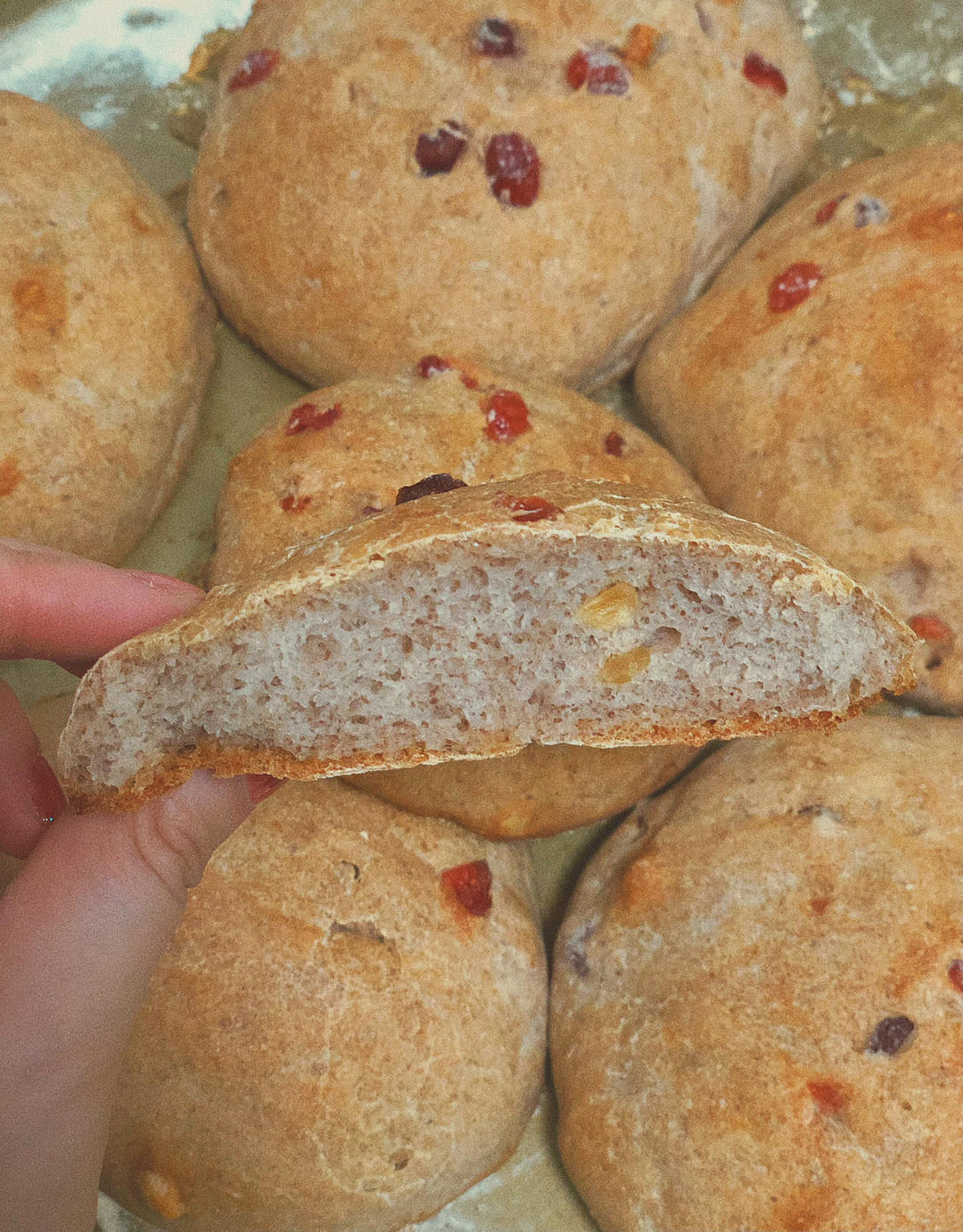 全麦蔓越莓核桃软欧包