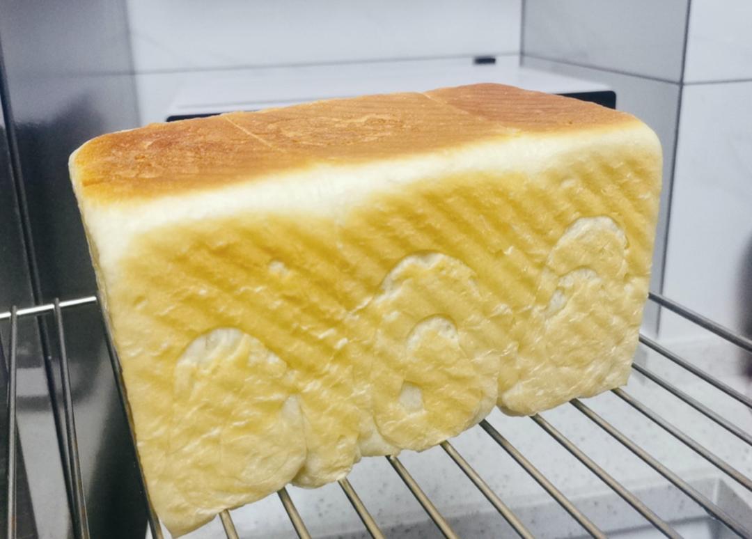 用烤箱自己做面包--手工牛奶吐司面包