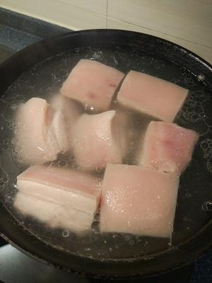 四川名菜:芽菜烧白的做法 步骤1