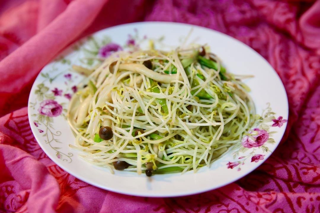 温暖向阳sunny做的春韭炒银芽