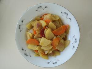 土豆片炒胡萝卜片的做法 步骤2