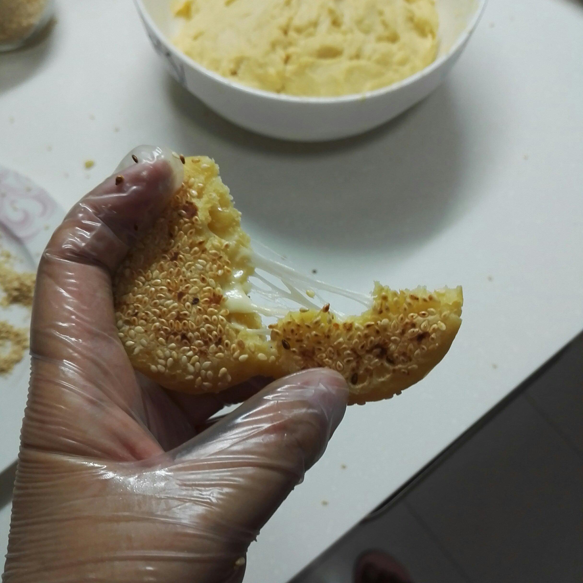 红薯牛奶芝麻饼的做法 步骤7